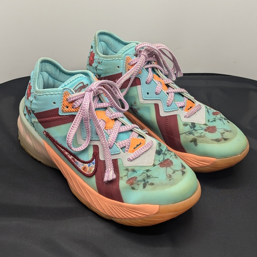 Nike Lebron x Mimi Plange 18 Low Daughters Floral Size 6Y - Picture 2 of 12